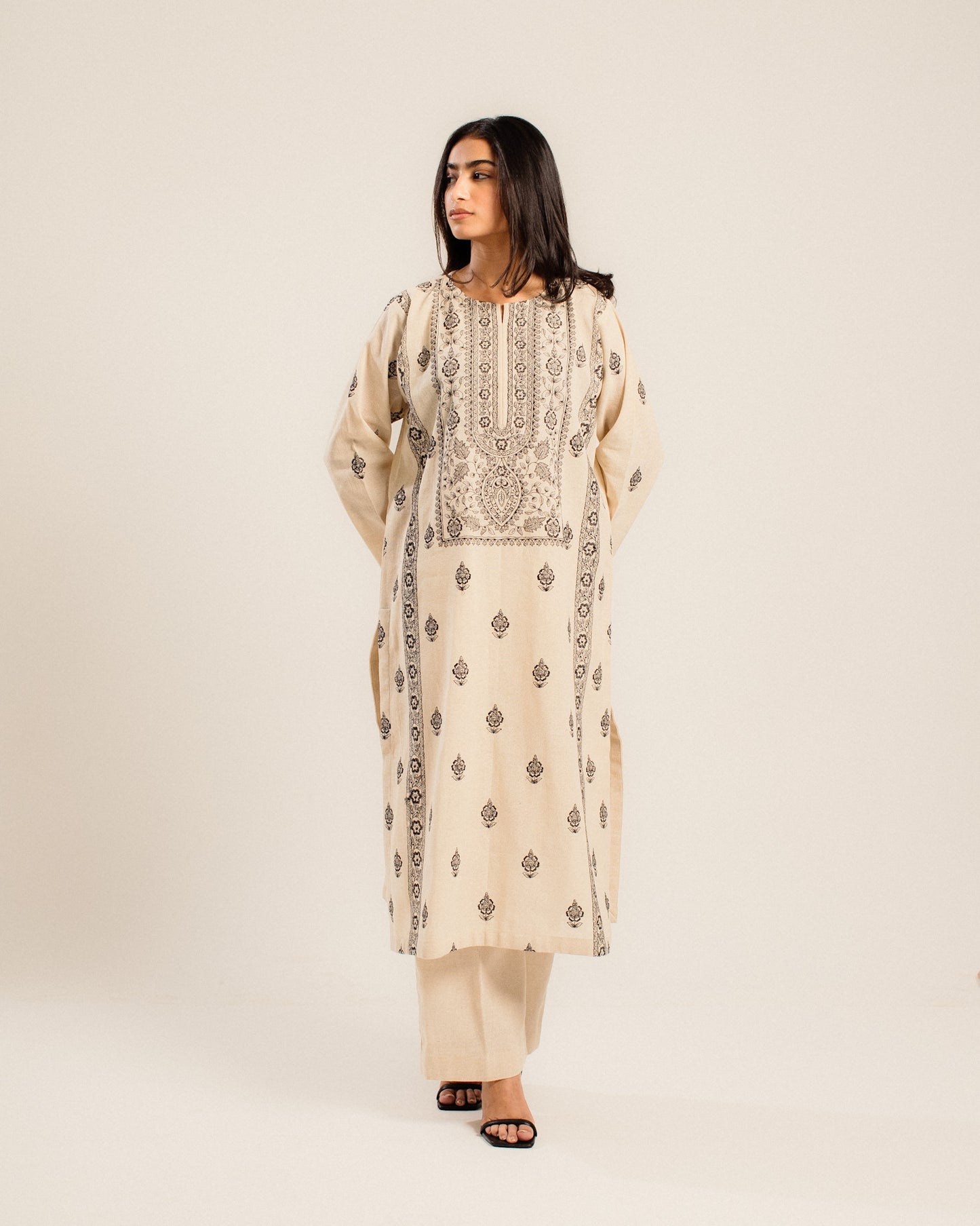 Ivory luxury embroidered karandi set – Mishri