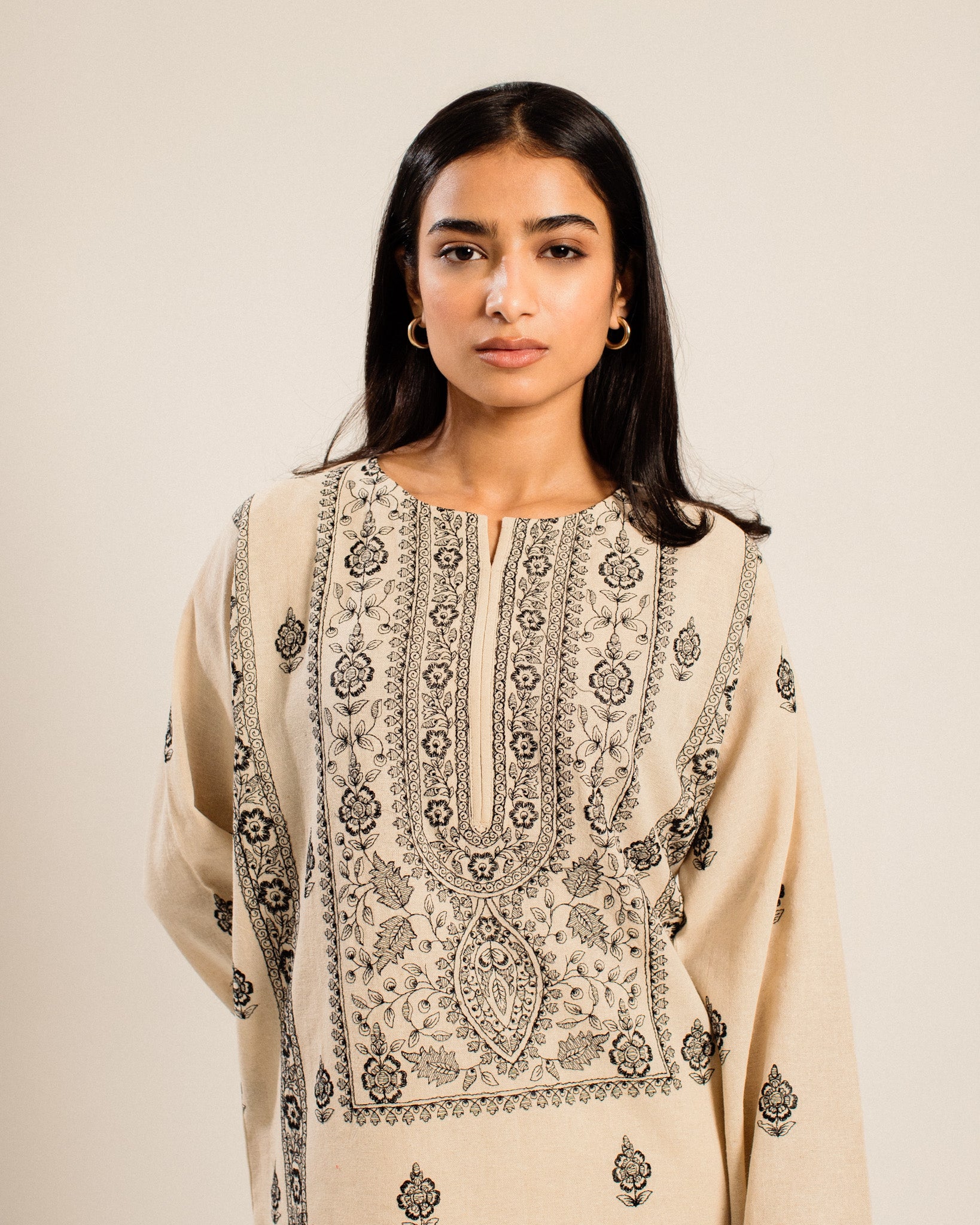 Ivory luxury embroidered karandi set – Mishri